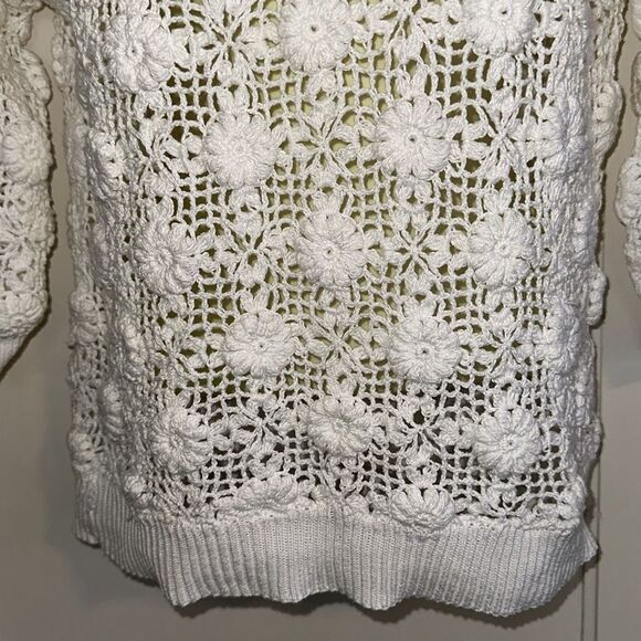 White floral open crochet V neck sweater with 3/4 sleeves - Picture 4 of 7